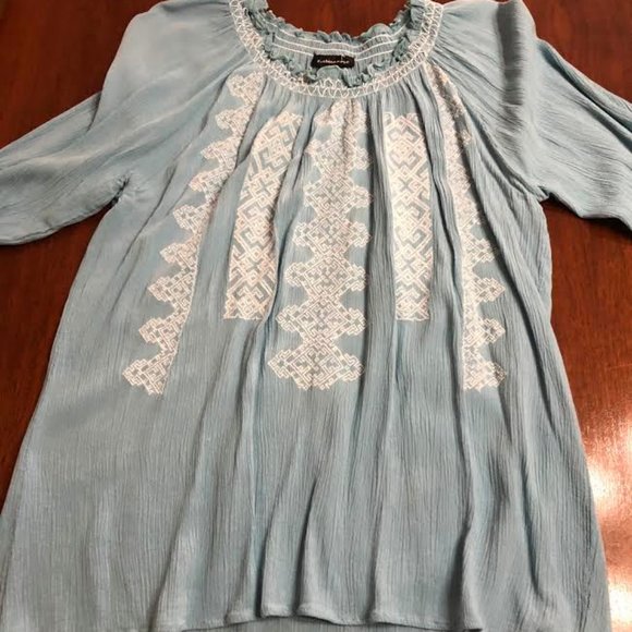 Fashion Fuse Blue Embroidered Peasant Top  SZ Medi - Picture 2 of 5